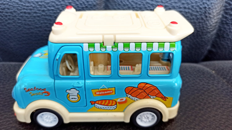 اتوبوس مدرسه فلزی