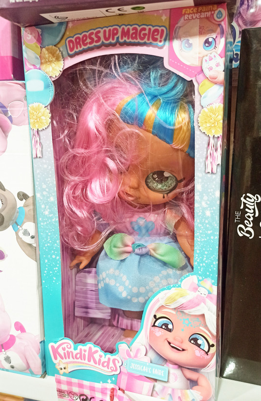 عروسک چشم درشت