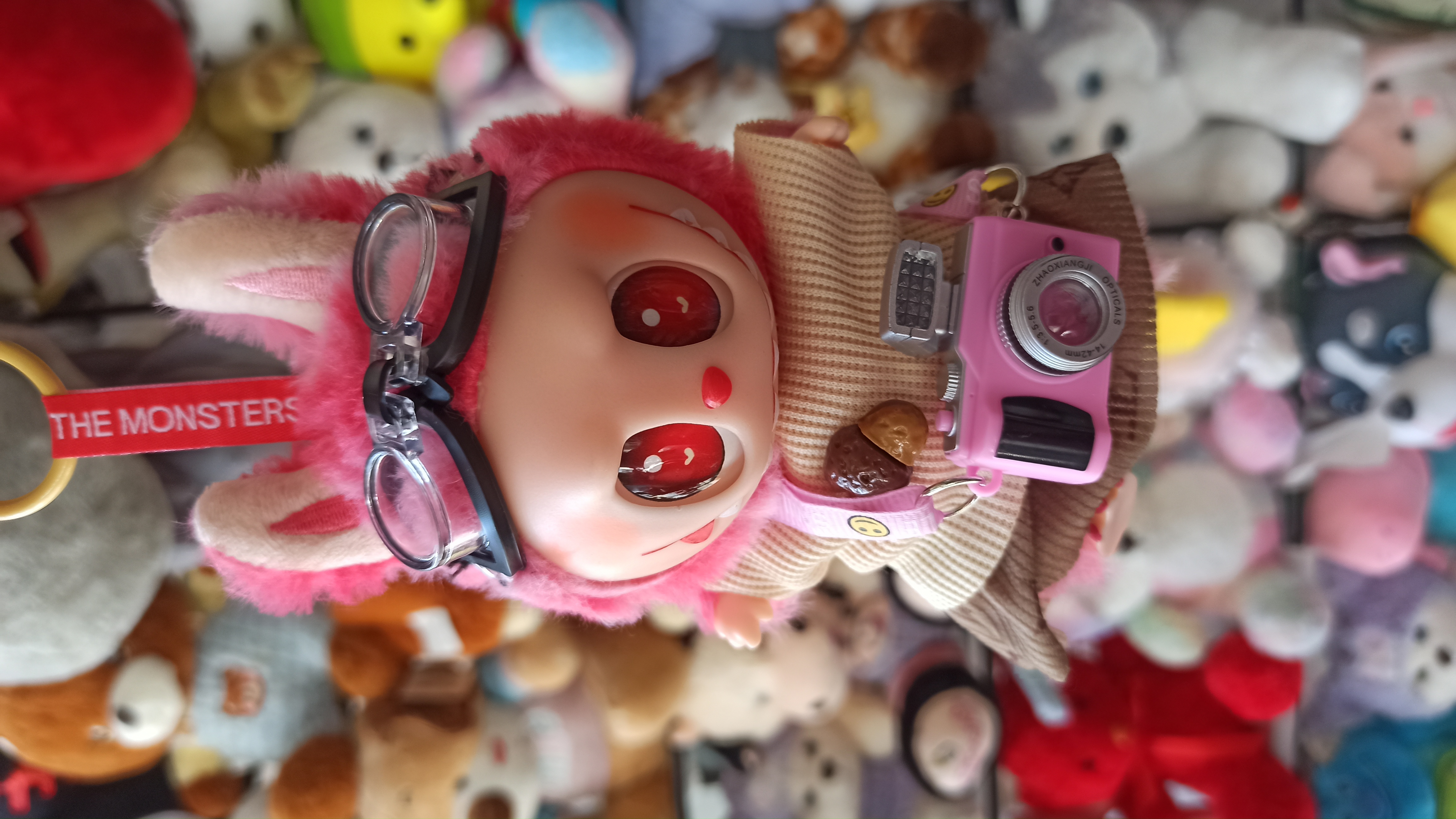 عروسک لبوبو دوربین دار