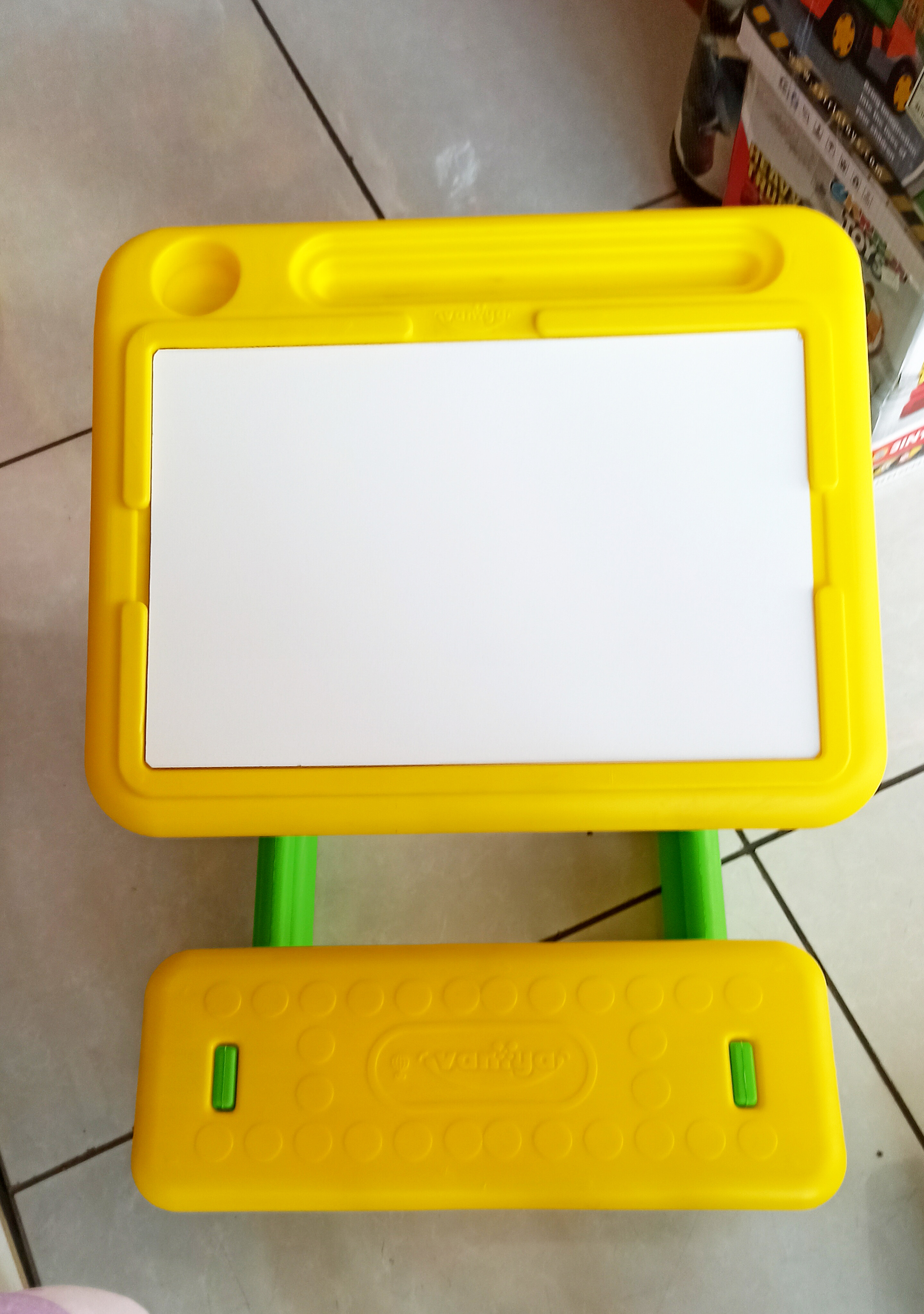 میز و تحریر کودک