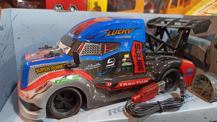 اسباب بازی کامیون دریفتی