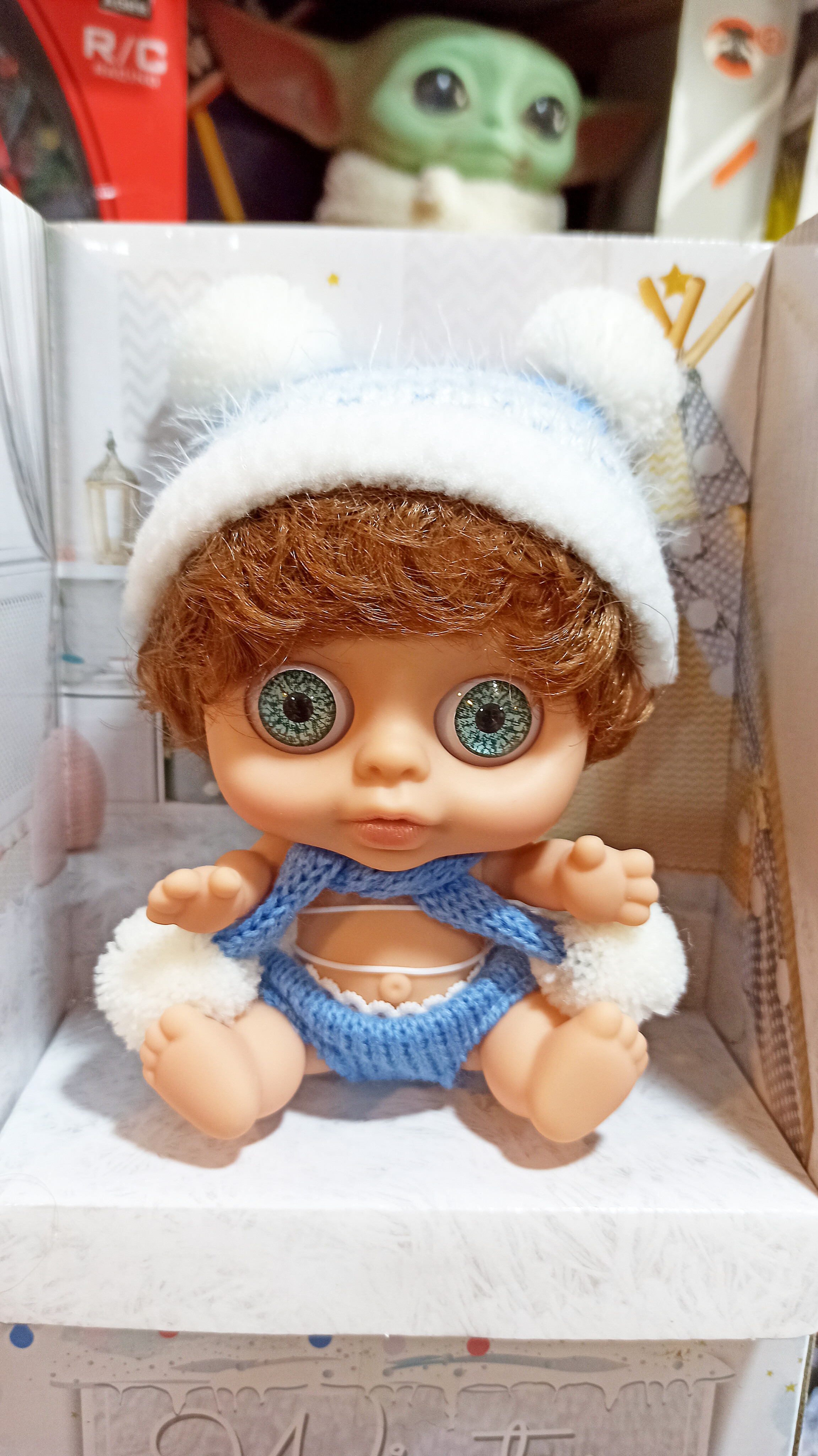 عروسک چشم درشت