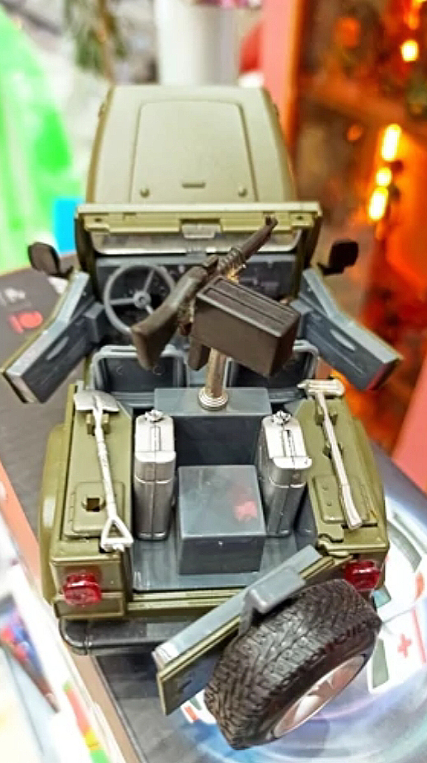 فلزی جیپ ارتشی