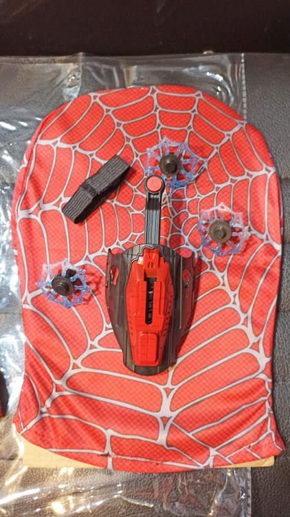 نقاب مرد عنکبوتی با دستکش تیر پرتابی