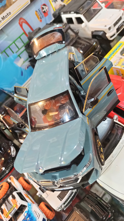 اسباب بازی ماکت فلزی بی ام دبلیو شاسی بلند